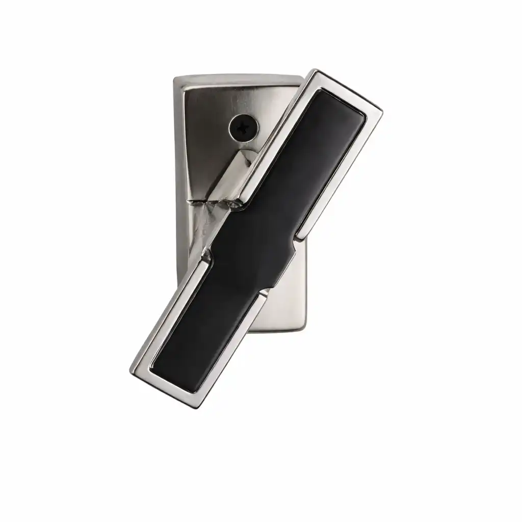 يد شباك 631 فضي